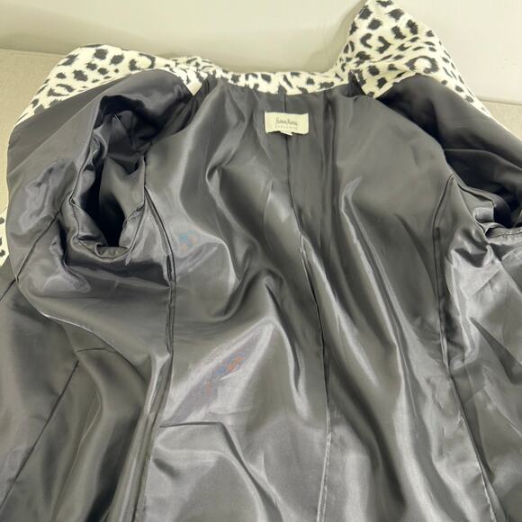 Neiman Marcus white leopard print jacket - Picture 5 of 11